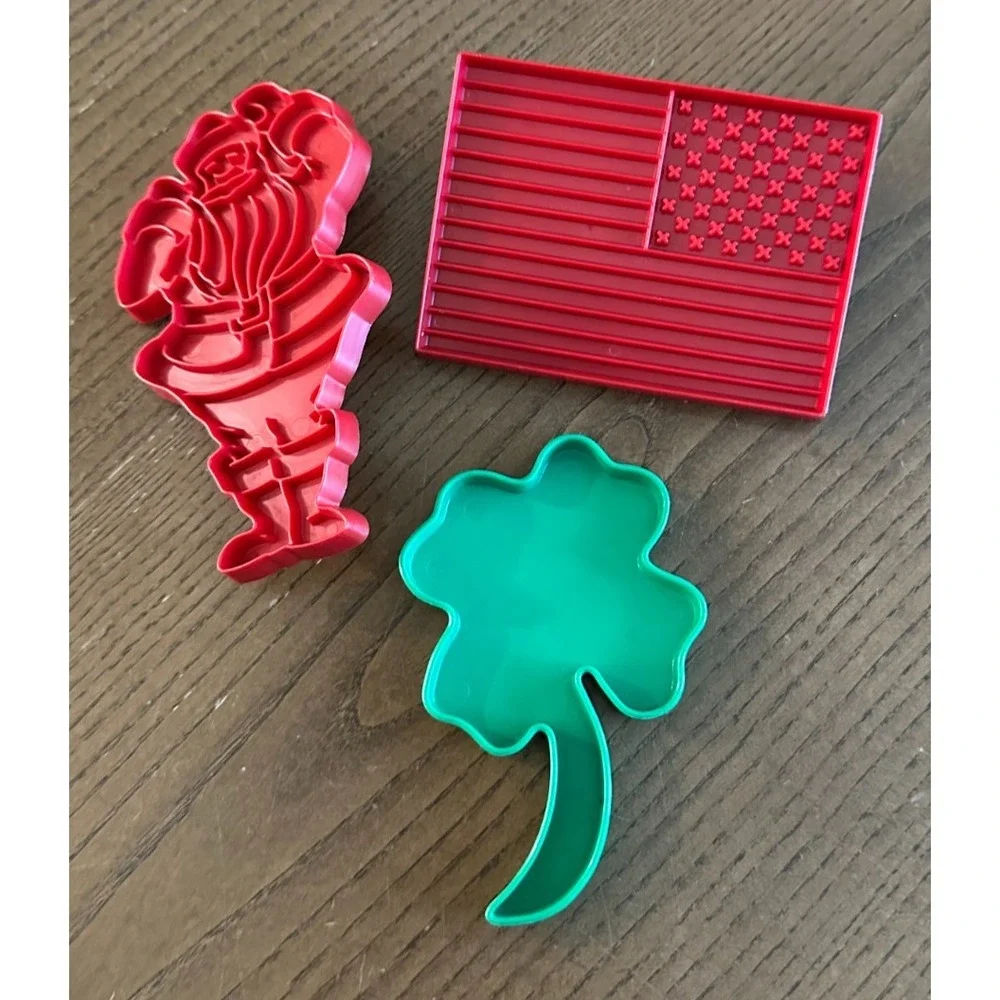 3 Tupperware Cookie Cutters Set Shamrock /‎ Flag / Santa